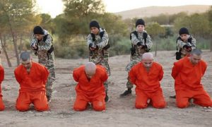 Британец узнал своего несовершеннолетнего сына на видео ИГИЛ с жестокими казнями