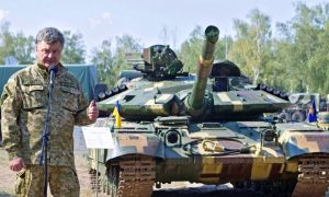 Порошенко сообщил в Twitter о приведении в усиленную боеготовность военных на границе с Крымом и в Донбассе