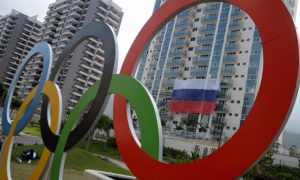 В Олимпийской деревне в бразильском Рио сорвали и впоследствии украли российские флаги