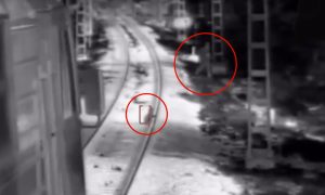 Чудесное спасение ребенка из-под колес поезда в Краснодарском крае попало на видео