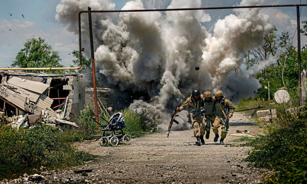 Военные и журналисты обвинили украинского фотографа в постановке «лучших» снимков о Донбассе 