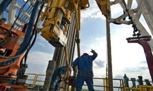 Американские буровые установки ударили по нефтяным ценам и рублю