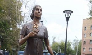 Чудаковатая героиня Инны Чуриковой стала памятником