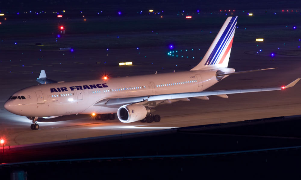 Заболевший бортпроводник вынудил экипаж рейса Париж – Токио приземлиться в Санкт-Петербурге 