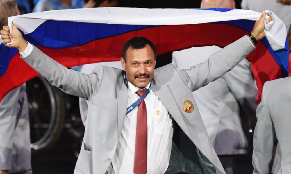 МПК жестко наказал несшего российский триколор белоруса на открытии Паралимпиады в Рио 