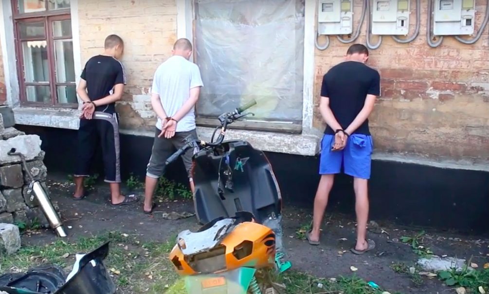 Опубликовано видео задержания спецслужбами ДНР группы подростков-диверсантов 