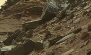 Огромный механизм инопланетян обнаружили на марсианских фото NASA уфологи