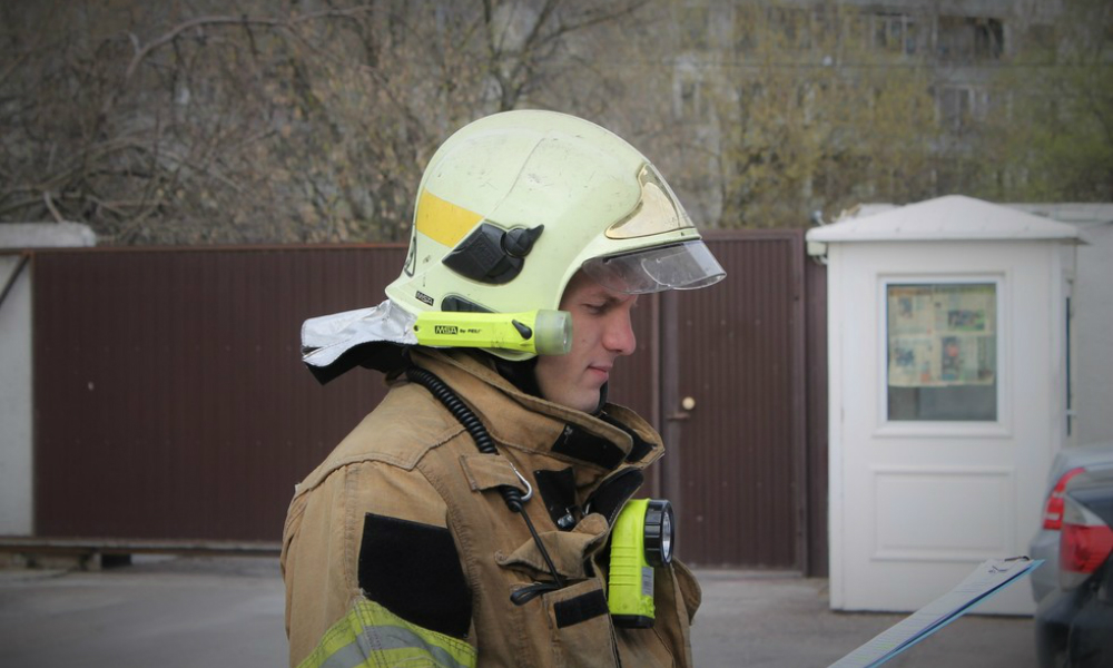 Страшный пожар на складе в Москве потушен: 8 спасателей пропали в огне 