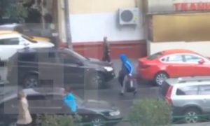 Опубликовано видео дерзкого налета на инкассаторский автомобиль на северо-западе Москвы