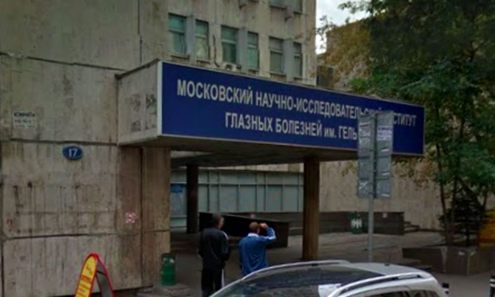 «Уже бегают по коридору»: в московском НИИ прооперировали ослепших после применения «Авестина» пациентов 