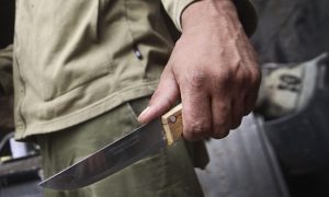 Пенсионер с ножом атаковал пришедших ему на помощь детей в Башкирии