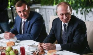 Владимир Путин в Ясной Поляне съел знаменитый символ благополучия Льва Толстого