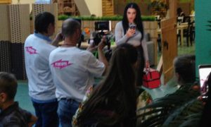 Ведущая скандального шоу «Ревизорро» вновь получила телесные повреждения после посещения кафе во Владивостоке