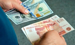 Валюта России подорожала после эмоциональной реакции на снижение ключевой ставки