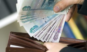 За первые 8 месяцев в России работникам выплатили 18 миллиардов рублей задержанной зарплаты