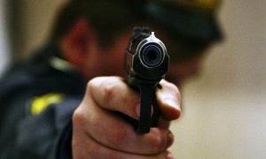 Полицейский подстрелил иностранца на улице Москвы
