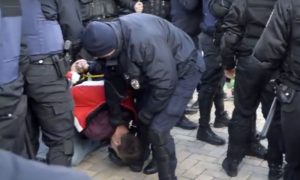 Драка на акции за легализацию легких наркотиков в Киеве попала на видео