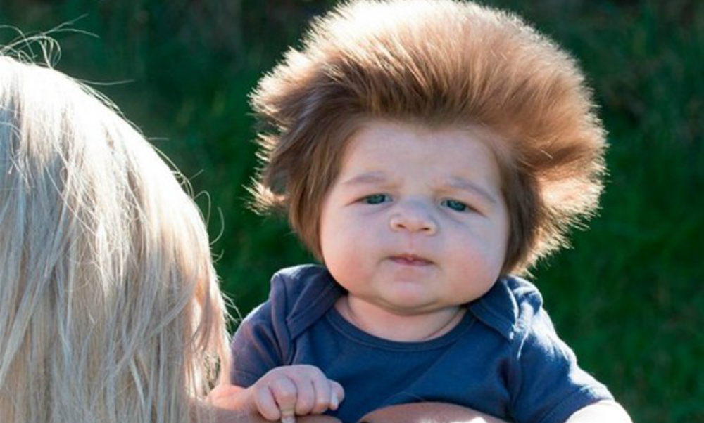 Британские мамочки устроили флешмоб с необычными «волосатыми» младенцами 