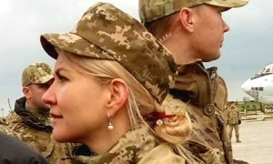 Знаменитая харьковская блондинка в камуфляже вынудила Порошенко принять скандальное решение
