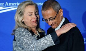 WikiLeaks рассказал о «сливе» вопросов для Хиллари Клинтон на первичных дебатах