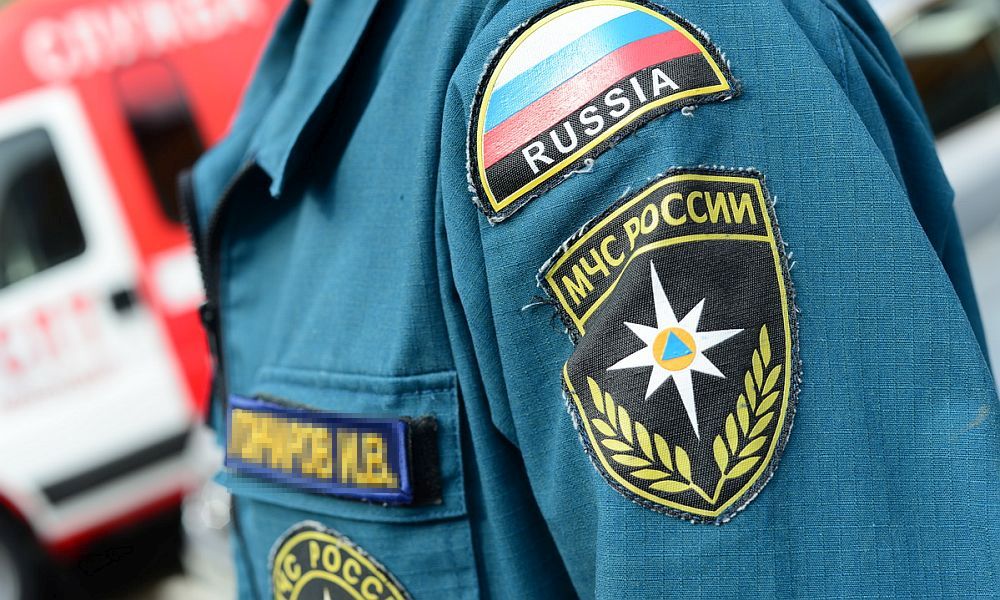 «Тащили, как труп»: спасение сибирячки из ушедшей под лёд машины сняли на видео 