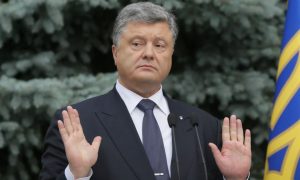 Порошенко поздравил украинцев с Днем защитника страны роликом с российской военной техникой