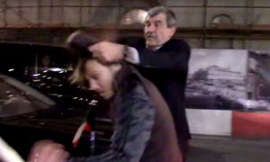Драка между водителем посольства и активистом “СтопХама” в Москве попала на видео