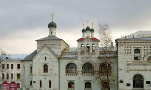 Московские храмы передали 2,5 млн рублей больнице вместо покупки цветов патриарху