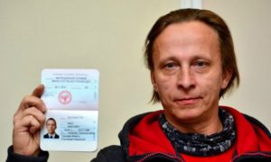 Глава ДНР вручил паспорт актеру Ивану Охлобыстину