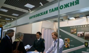 Бывшего замначальника таможни аэропорта Внуково задержали на границе с Казахстаном