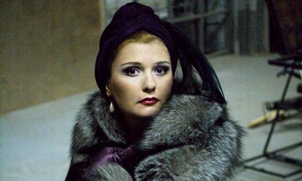Было много ударов: известную российскую актрису жестоко избил сводный брат в Москве 