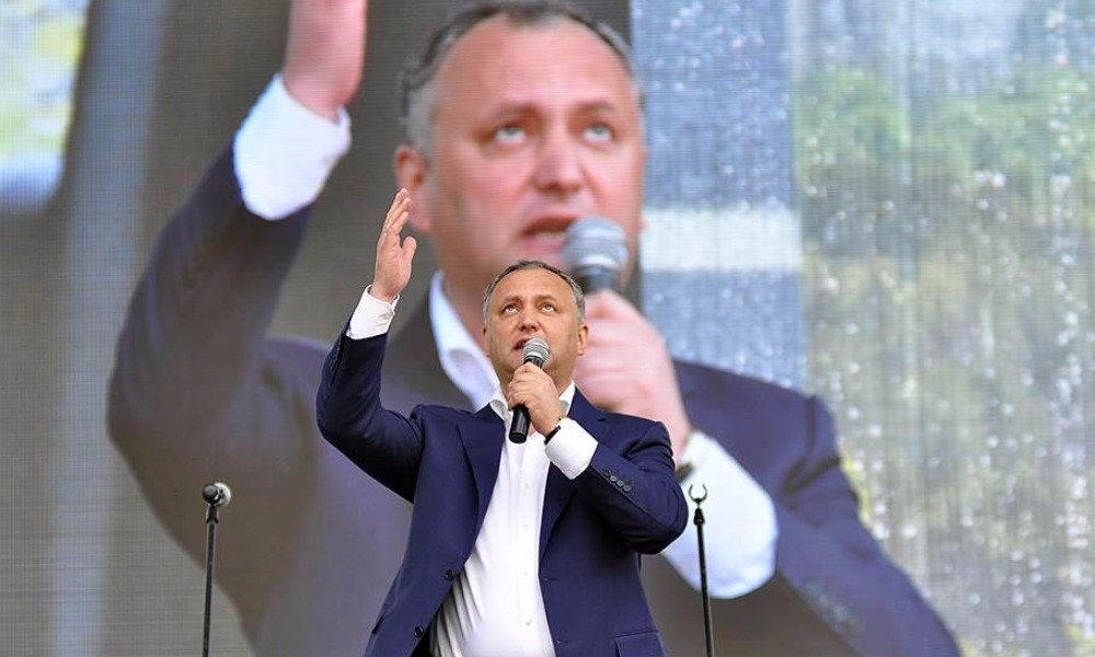 Победивший на выборах президента Молдавии Додон решил первым делом приехать в Москву 