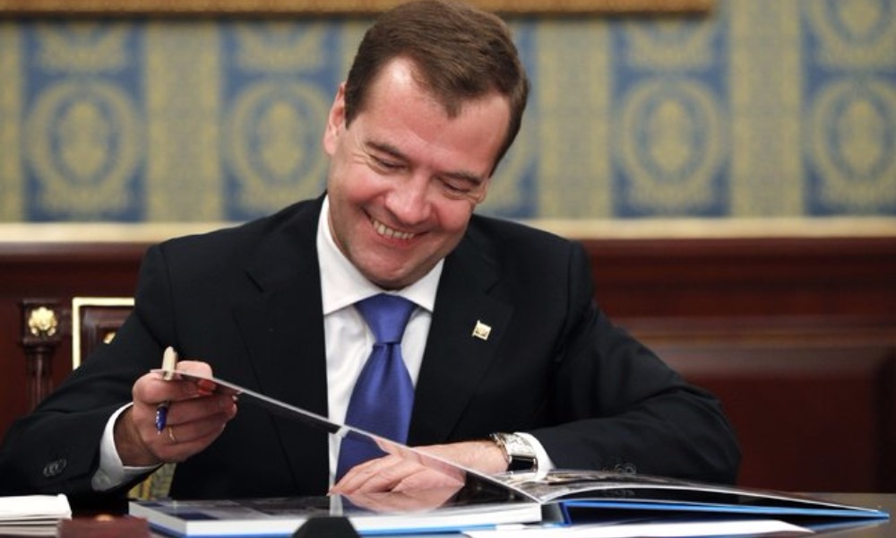 Глава Кабмина Медведев утвердил повышение тарифов ЖКХ в стране на 2017 год 