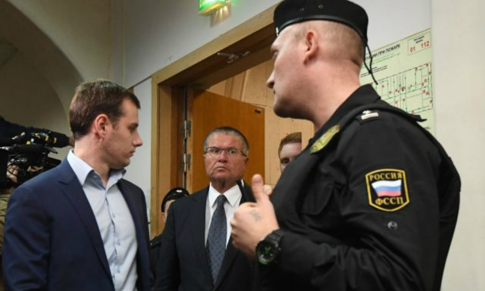 Суд отправил министра Улюкаева под домашний арест в 300-метровую квартиру 