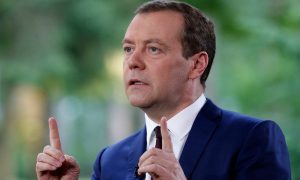 Медведев активно занялся повышением рождаемости в России