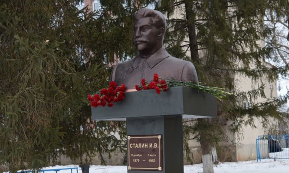 Село куйбышева. Село Куйбышево Ростовская область. Памятник Сталину в Куйбышево. Памятники Сталину в Ростовской области. Село.Куйбышево.Ростовская.обл..