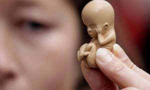 Кабмин обязал российские больницы получать специальную лицензию для проведения абортов