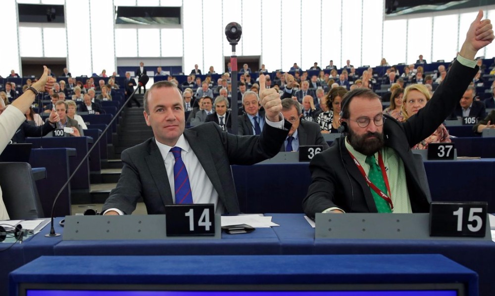 Европейские парламентарии проголосовали за отмену виз для граждан Грузии и Украины 