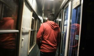 Школьника сняли с поезда за убийство родителей под Нижним Новгородом