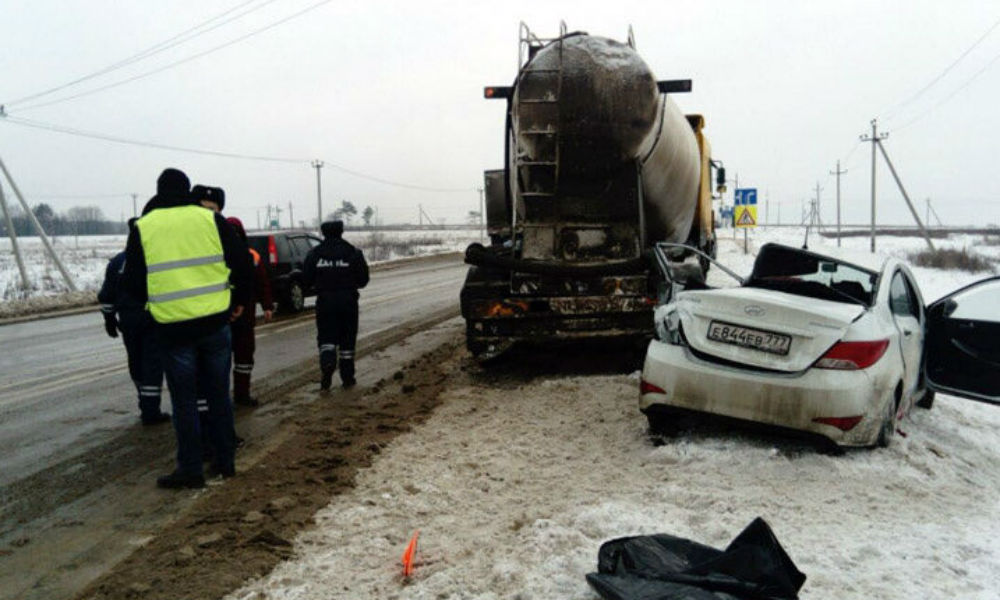 Три человека погибли в ДТП с цементовозом под Москвой 