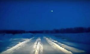 Опубликовано видео полета и угасания метеорита в Омской области