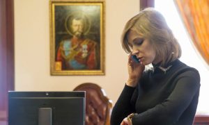 Наталья Поклонская поздравила россиян с праздником детским стихотворением «Новогодние игрушки»