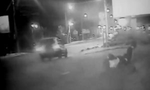 Шокирующее видео: в Иркутске пьяный водитель сбил полицейского