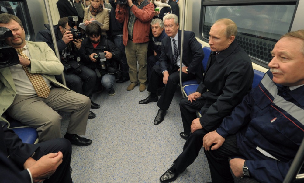 Пассажирам московского метро пообещали новогоднее поздравление Путина в режиме онлайн 