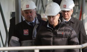 Важное решение о сокращении добычи нефти в стране принимал лично Путин, - Песков