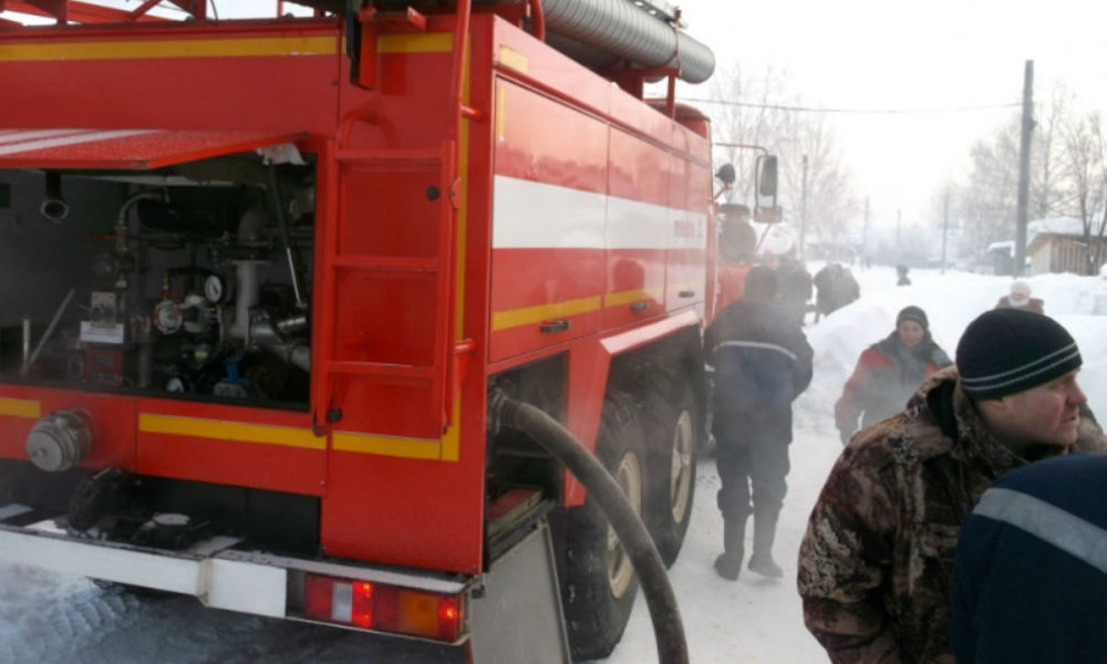 Смелый студент спас двоих детей из горящего дома под Костромой 