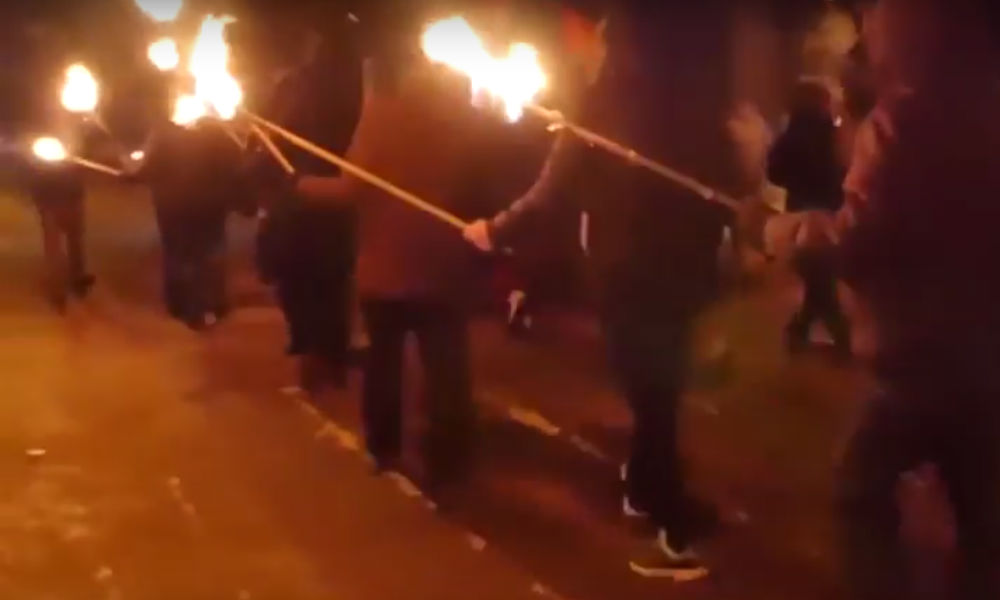 Взрыв на факельном шествии в Славянске попал на видео 