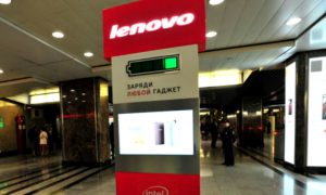Стойки для зарядки мобильных телефонов появились в московском метро