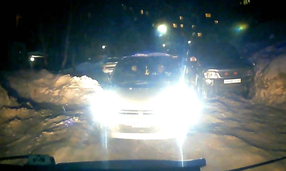 Машинам скорой помощи разрешат таранить автомобили Машинам скорой помощи разрешат таранить автомобили