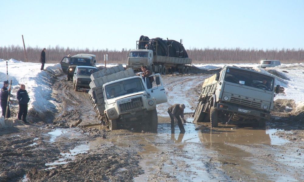 В России выделили 87,7 миллиарда рублей на постройку и реконструкцию более тысячи километров дорог 